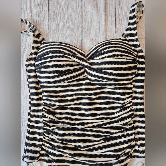 Niptuck Black White Stripe Tummy Control One Piece Swim Suit Size 10 Multi Fit - Picture 2 of 7